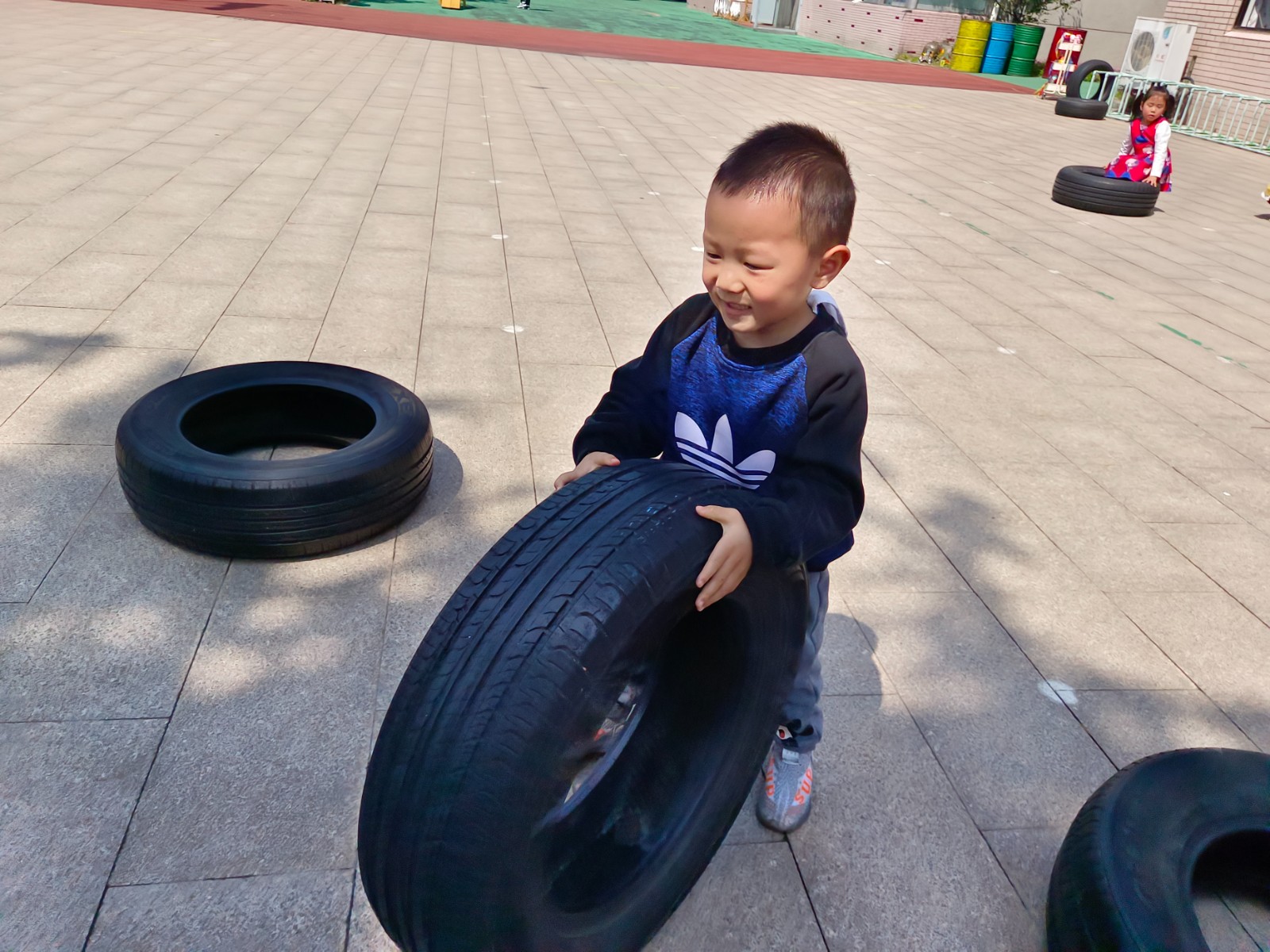 花样玩轮胎 我有我精彩——北滘雅正幼儿园小班级体育活动_搜狐汽车_搜狐网